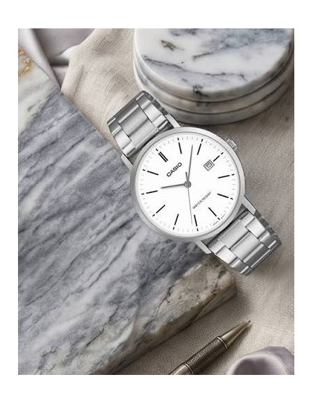 Reloj Casio MTP-VT05D-7E Hombre Acero Inoxidable y Fondo blanco