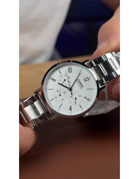 Reloj Casio MTP-VT06D-7B Hombre – Correa de Acero Inoxidable y Fondo Blanco