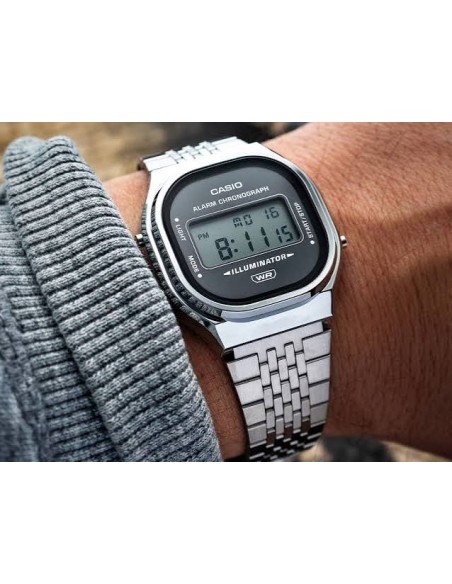 Reloj Casio Vintage A140WE-8A – Esfera gris y Correa de Acero Plateada