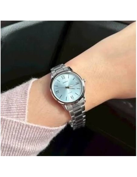 Reloj Casio Para Mujer LTP-1303DD-2A Analógico Correa Acero Plateado Esfera Azul
