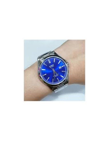 Reloj Casio Para Hombre MTS-115D-2A1 Cristal Zafiro Correa Acero Esfera Azul