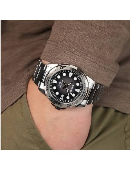 Reloj Casio Para Hombre MTD-140D-1A Deportivo Correa Acero Plateado Esfera Negra 100M