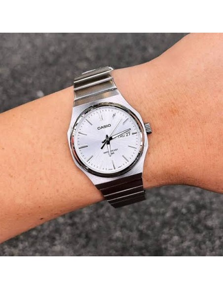 Reloj Casio Para Hombre MTP-E735D-7A Analógico Correa Acero Plateado Esfera Silver