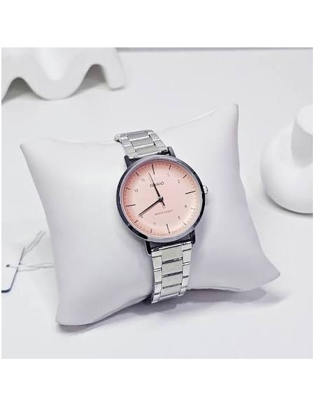 Reloj Casio Para Mujer LTP-VT03D-4B Analógico Correa Acero Plateado Esfera Rosa
