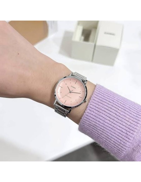 Reloj Casio Para Mujer LTP-VT03D-4B Analógico Correa Acero Plateado Esfera Rosa