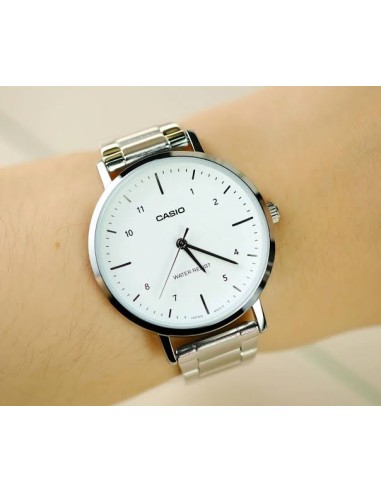 Reloj Casio Para Mujer LTP-VT03D-7B Analógico Correa Acero Plateado Esfera blanca