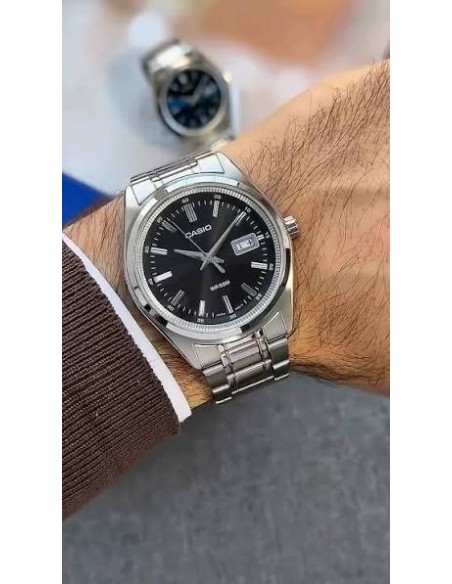 Reloj Casio Para Hombre MTP-B180D-1A Analógico Correa Acero Plateado Esfera Negra