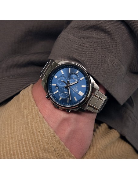 Reloj Casio Edifice Para Hombre EFV-650D-2A Cronógrafo Correa Acero Plateado Esfera Negra 100M