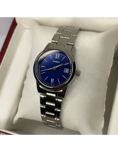 Reloj Casio Para Mujer LTP-V002D-2B3 Analógico Correa Acero Esfera azul Números Arábigos Fecha