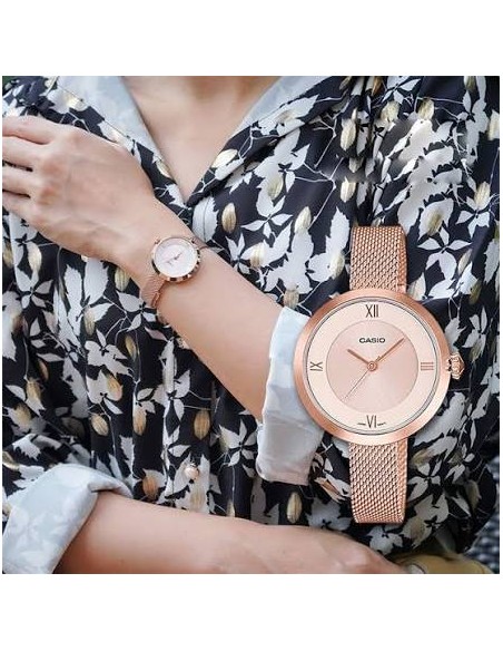 Reloj Casio Para Mujer LTP-E154MPG-4A Analógico Malla Milanesa Oro Rosa