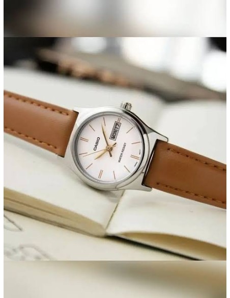 Reloj analógico para mujer Casio LTP-V006L-7B2 con correa de cuero, pantalla de fecha y día