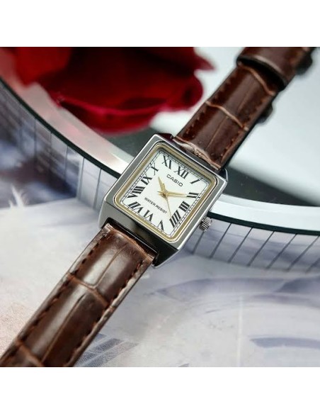 reloj analógico para mujer Casio LTP-V007L-7B2 Diseño rectangular clásico con correa de cuero