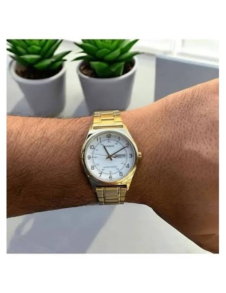 Reloj hombre Casio Classic Golden MTP-V006G-7B 45.1 × 38 × 9.4 mm correa de acero