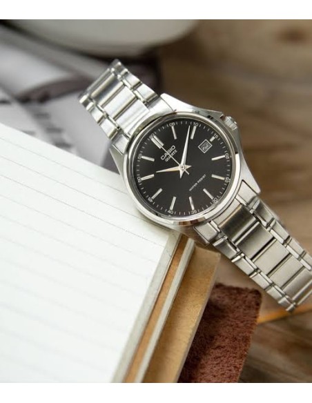 Reloj analógico para mujer Casio LTP-1183A-1A con caja y correa de acero inoxidable