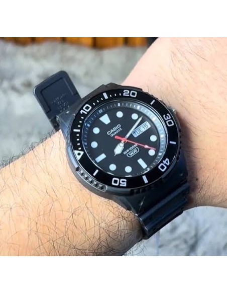Reloj Casio MRW-230H-1E1 Resistente, Estilo Deportivo y Funcionalidad, Ideal para Todo Uso