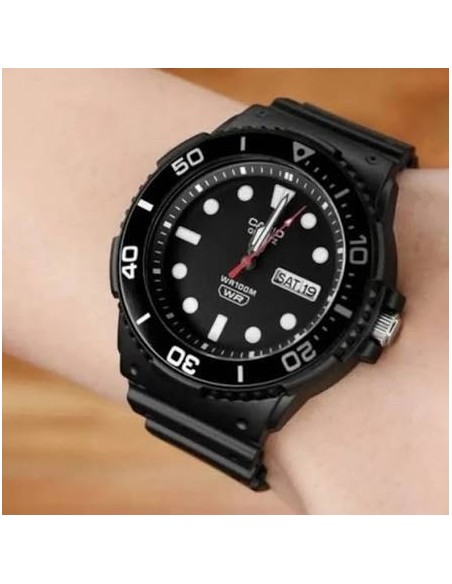 Reloj Casio MRW-230H-1E1 Resistente, Estilo Deportivo y Funcionalidad, Ideal para Todo Uso