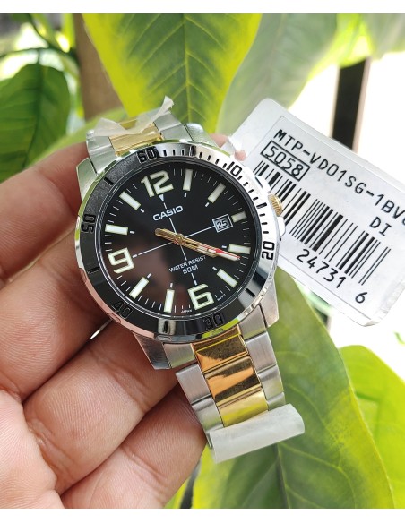reloj clásico hombre cuarzo Casio Classic MTP-VD01SG-1BV Two-Tone 49 × 45 × 10.3 mm 50m WR correa de acero
