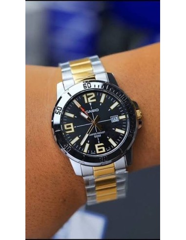 reloj clásico hombre cuarzo Casio Classic MTP-VD01SG-1BV Two-Tone 49 × 45 × 10.3 mm 50m WR correa de acero