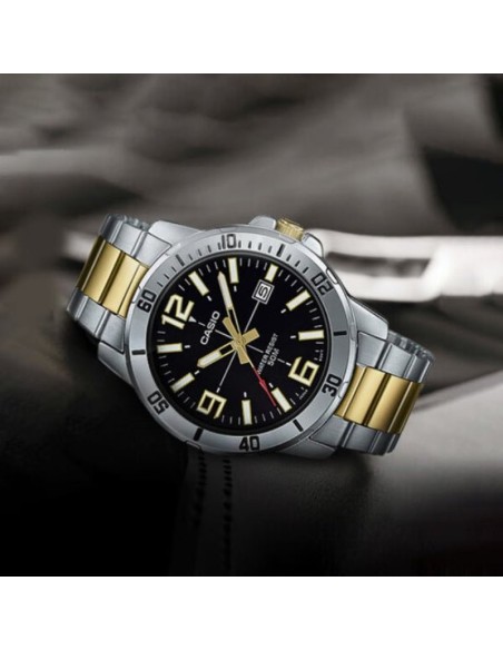 reloj clásico hombre cuarzo Casio Classic MTP-VD01SG-1BV Two-Tone 49 × 45 × 10.3 mm 50m WR correa de acero