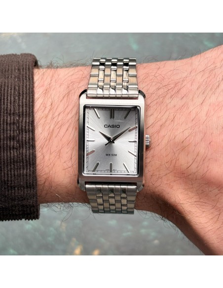 Reloj Casio MTP-B215D-7A – Analógico de Acero Inoxidable y Fondo blanco