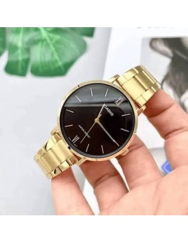 reloj analógico para hombre Casio MTP-VT01G-1B con diseño minimalista en dorado y esfera negra