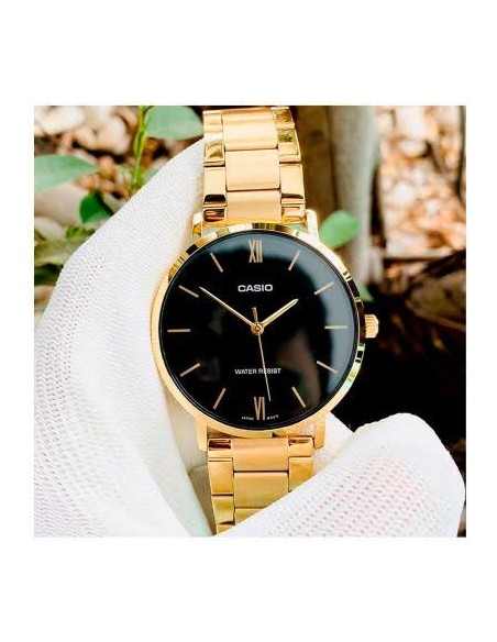 reloj analógico para hombre Casio MTP-VT01G-1B con diseño minimalista en dorado y esfera negra