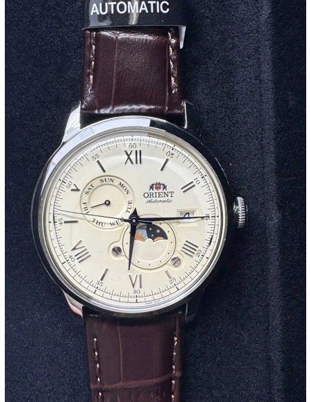 automático hombre Orient Bambino “Suna no Hi to Tsuki” (砂の日と月”Sand Sun & Moon” RN-AK0803Y  JDM