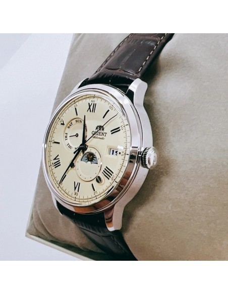 automático hombre Orient Bambino “Suna no Hi to Tsuki” (砂の日と月”Sand Sun & Moon” RN-AK0803Y  JDM