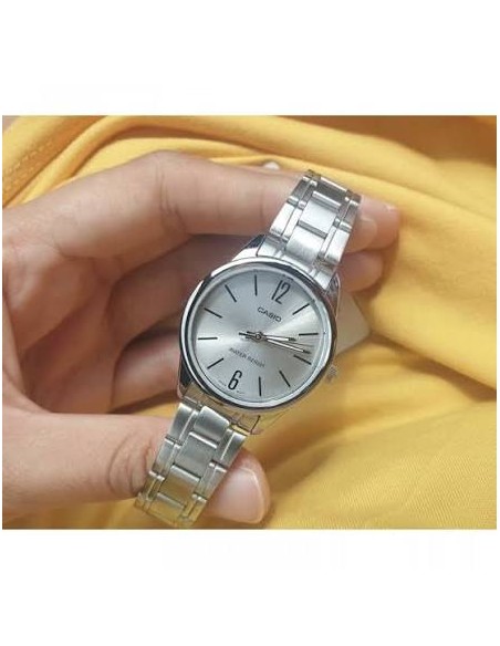 Reloj Casio Analogico Para Mujer Ltp-v005d-7bu correa de acero inoxidable