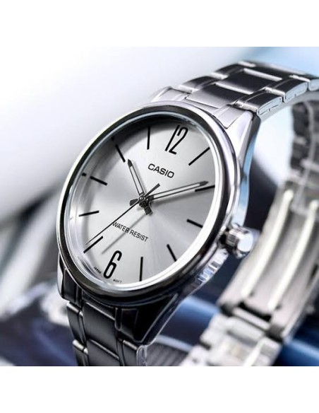 Reloj Casio Analogico Para Mujer Ltp-v005d-7bu correa de acero inoxidable